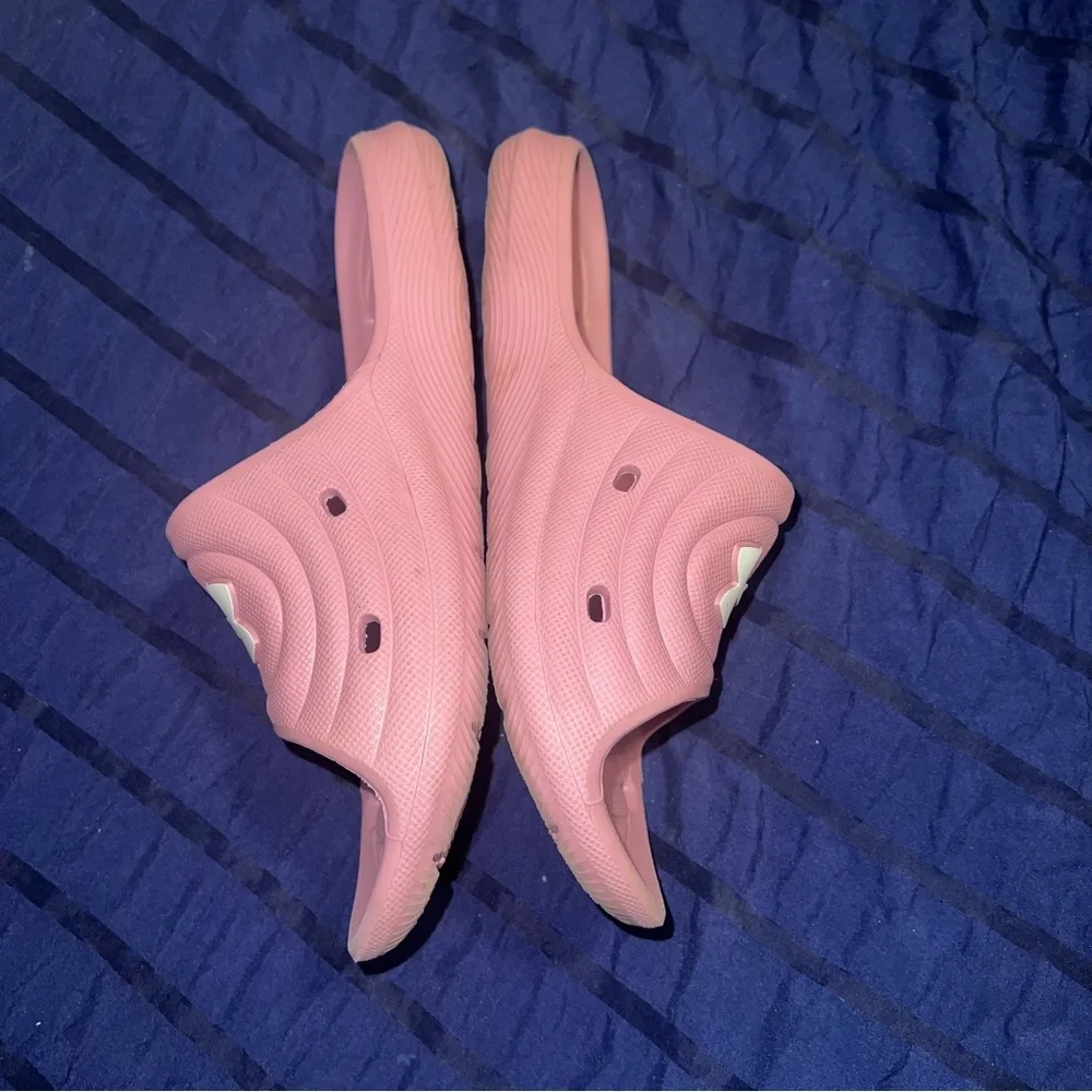 Under Armour Locker IV Slide Sandal in Rose Pink